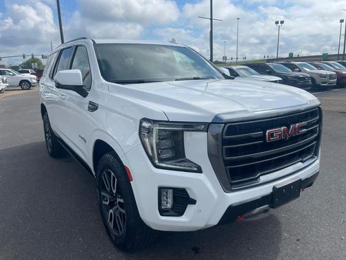 Summit White 2023 GMC Yukon AT4