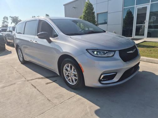 Silver Mist Clearcoat 2024 Chrysler Pacifica Touring L