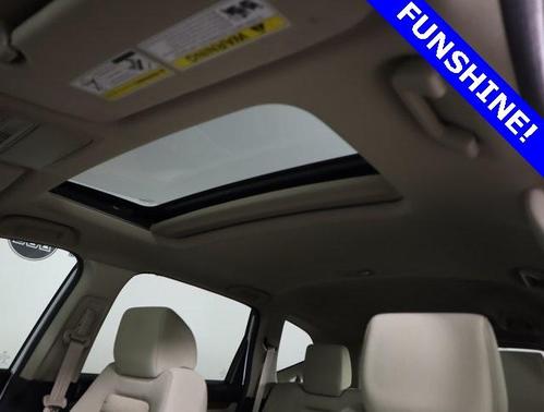 Photo 4 of 50 of 2019 Honda CR-V EX