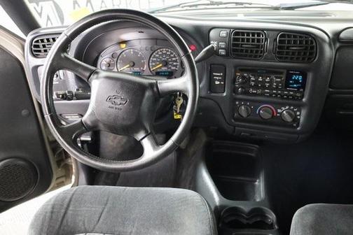 2000 Chevrolet S-10 Base