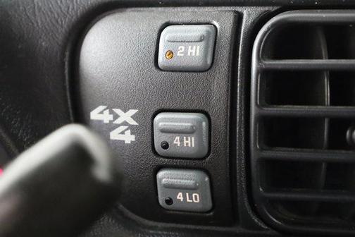 2000 Chevrolet S-10 Base