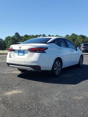 Aspen White Tricoat 2025 Nissan Versa 1.6 SV