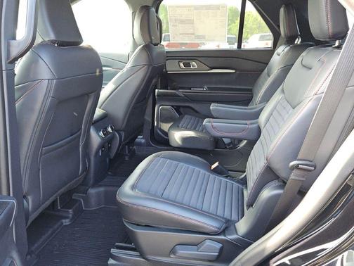 Agate Black Metallic 2026 Ford Explorer ST-Line