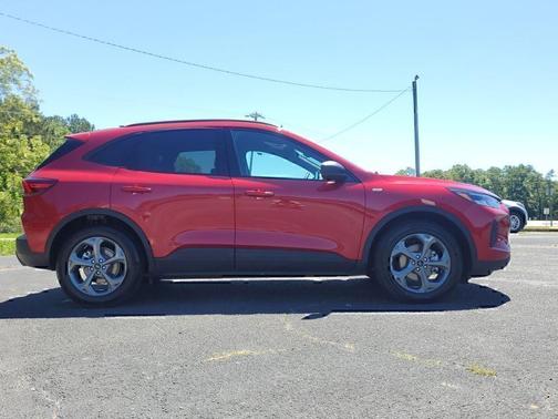 Rapid Red Metallic Tinted Clearcoat 2025 Ford Escape ST-Line