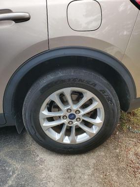 Desert Gold Metallic 2021 Ford Escape SE