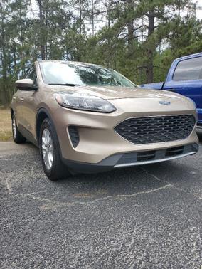 Desert Gold Metallic 2021 Ford Escape SE
