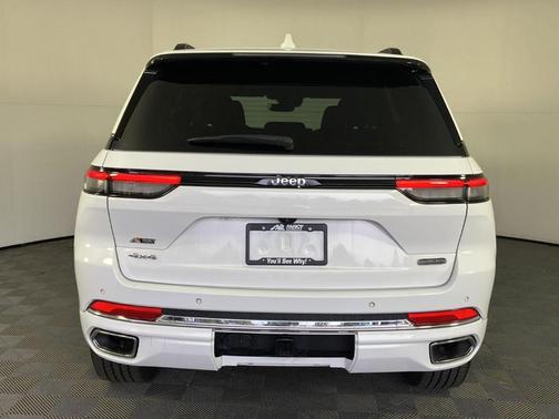Bright White Clearcoat 2022 Jeep Grand Cherokee Overland