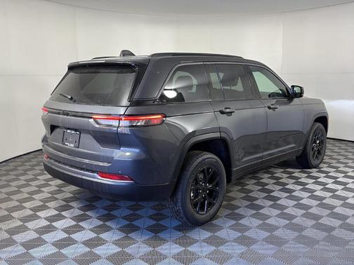 2026 Jeep Grand Cherokee Laredo