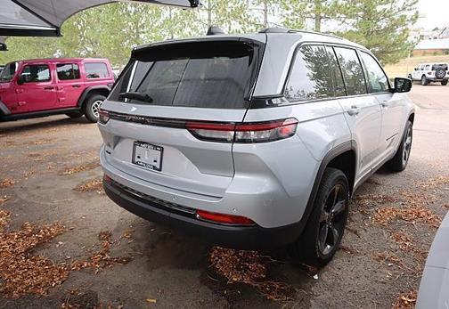 2025 Jeep Grand Cherokee Laredo