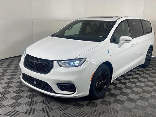 Bright White Clearcoat 2022 Chrysler Pacifica Hybrid Limited