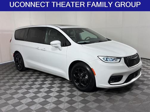 Bright White Clearcoat 2022 Chrysler Pacifica Hybrid Limited