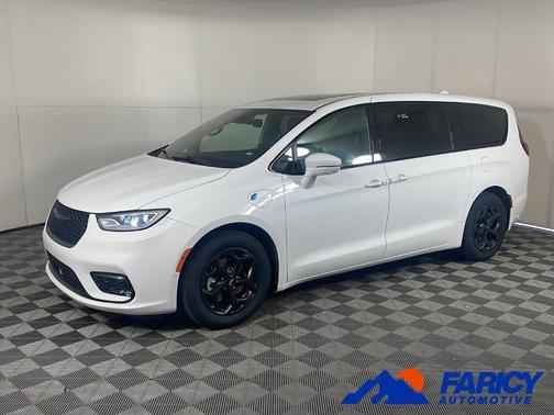 Bright White Clearcoat 2022 Chrysler Pacifica Hybrid Limited