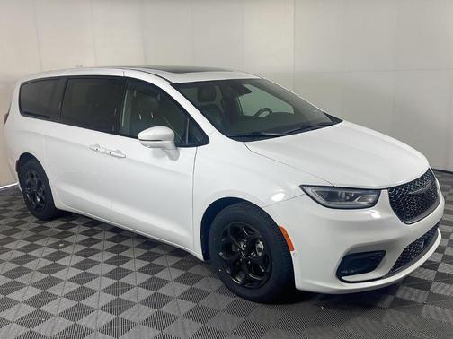 Bright White Clearcoat 2022 Chrysler Pacifica Hybrid Limited