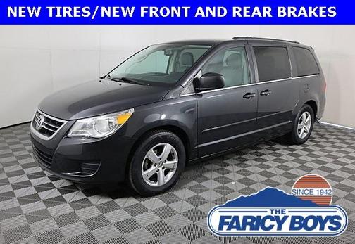 2011 Volkswagen Routan SE