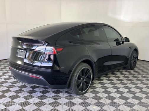 Pearl White Multi 2025 Tesla Model Y Long Range