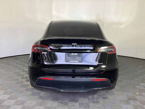 Pearl White Multi 2025 Tesla Model Y Long Range
