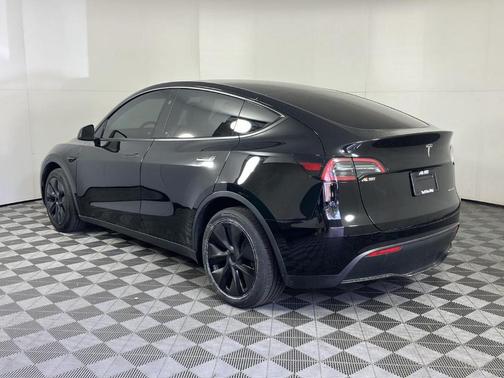 Pearl White Multi 2025 Tesla Model Y Long Range