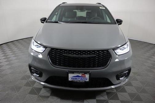 2025 Chrysler Pacifica Hybrid Select