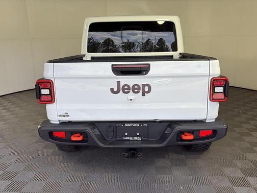 Bright White Clearcoat 2022 Jeep Gladiator Mojave
