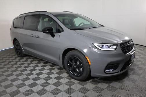 2025 Chrysler Pacifica Hybrid Select