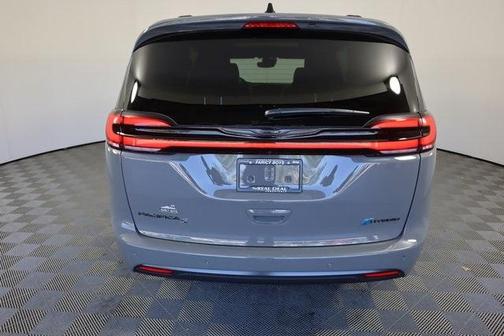 2025 Chrysler Pacifica Hybrid Select