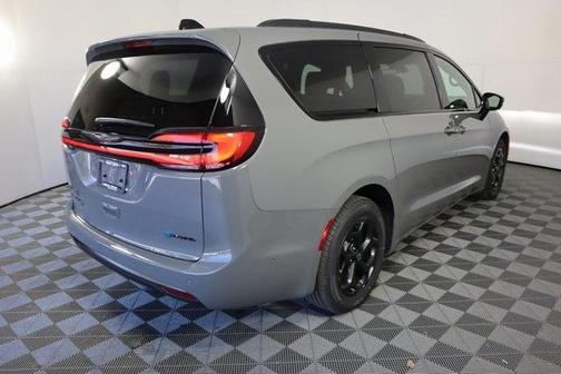 2025 Chrysler Pacifica Hybrid Select