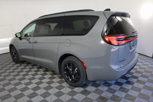 2025 Chrysler Pacifica Hybrid Select