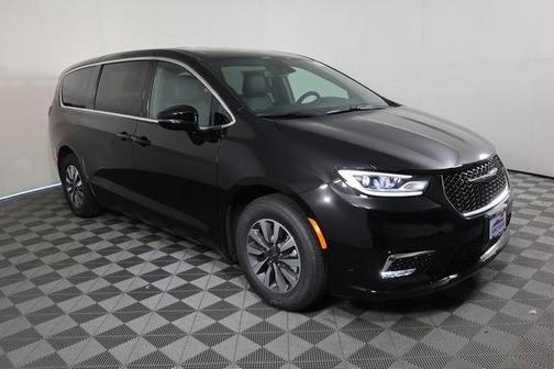 2025 Chrysler Pacifica Hybrid Select