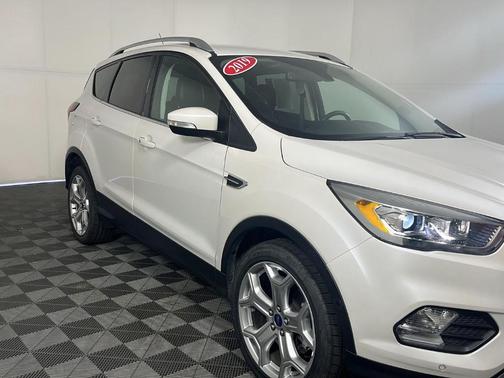 White Platinum Tri-Coat Metallic 2019 Ford Escape Titanium