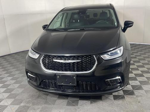 2024 Chrysler Pacifica Touring-L