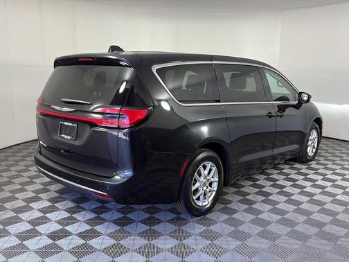 2024 Chrysler Pacifica Touring-L