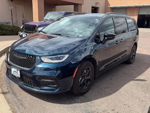 2025 Chrysler Pacifica Hybrid Select