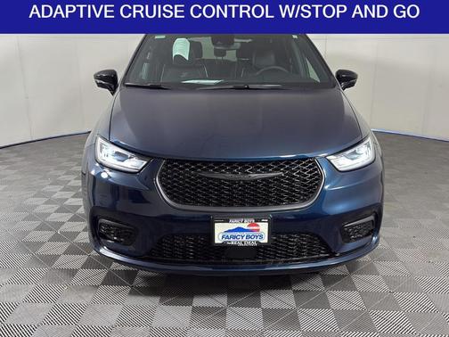 2025 Chrysler Pacifica Hybrid Select