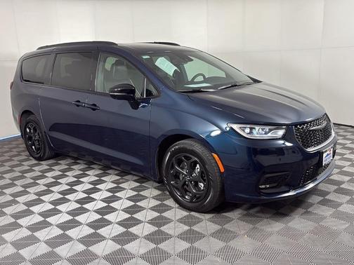 Fathom Blue Pearlcoat 2025 Chrysler Pacifica Hybrid Select