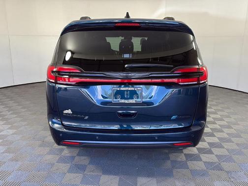 2025 Chrysler Pacifica Hybrid Select