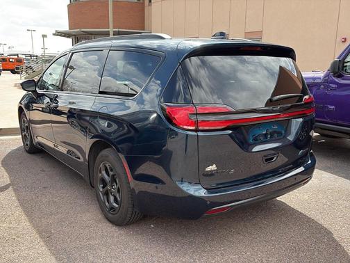 2025 Chrysler Pacifica Hybrid Select