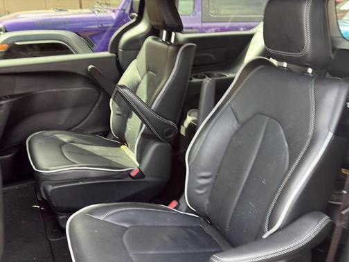 2025 Chrysler Pacifica Hybrid Select