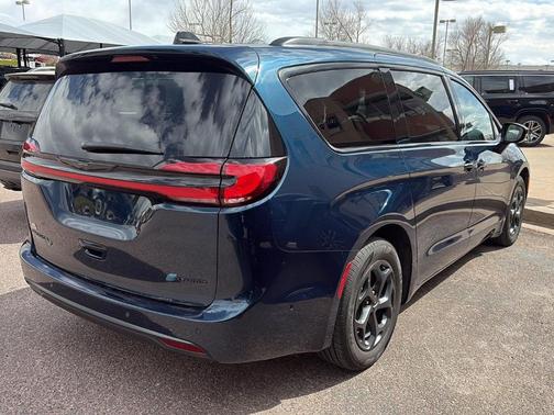 2025 Chrysler Pacifica Hybrid Select
