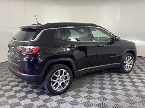 2022 Jeep Compass Latitude Lux