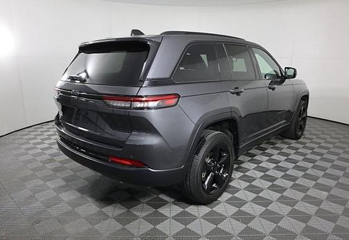 2022 Jeep Grand Cherokee Altitude