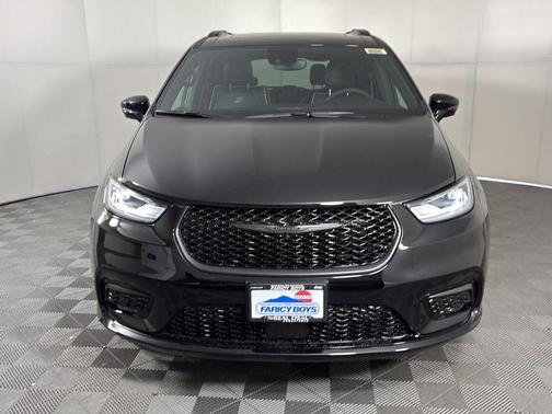 Black 2026 Chrysler Pacifica Limited