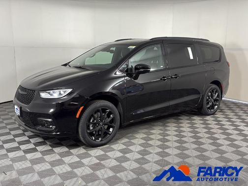 Black 2026 Chrysler Pacifica Limited