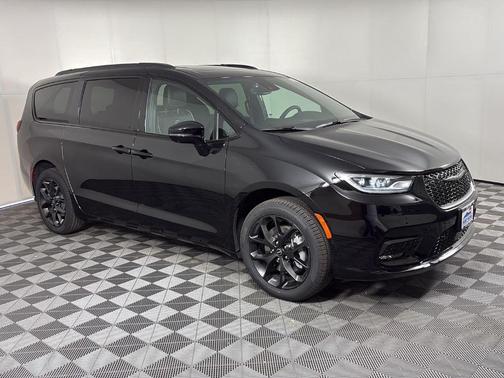 Black 2026 Chrysler Pacifica Limited