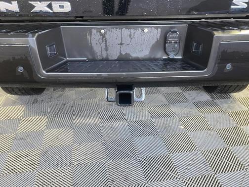 2024 Nissan Titan XD SV