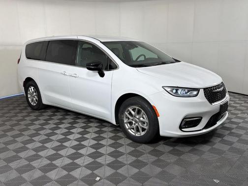 Bright White Clearcoat 2025 Chrysler Pacifica Select