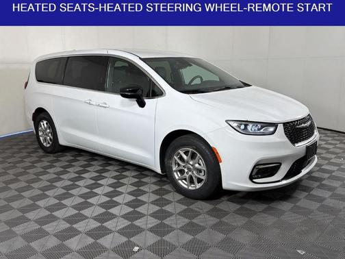 Bright White Clearcoat 2025 Chrysler Pacifica Select