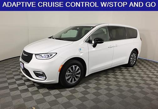 2025 Chrysler Pacifica Hybrid Select