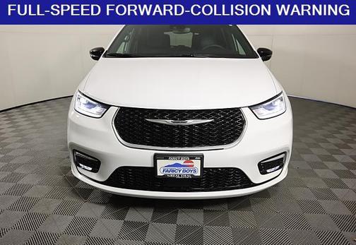 2025 Chrysler Pacifica Hybrid Select