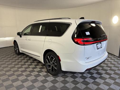 White 2027 Chrysler Pacifica Pinnacle
