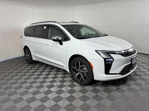 White 2027 Chrysler Pacifica Pinnacle
